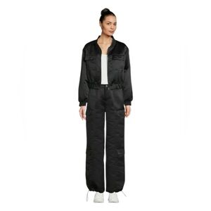 Madden NYC's Cargo Pants are crafted in comfortable fabric with a soft satin